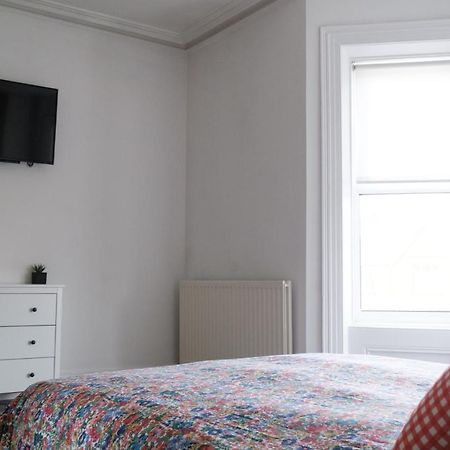 Gorgeous 3 Bedroom Victorian Townhouse ลิสเบิร์น ภายนอก รูปภาพ