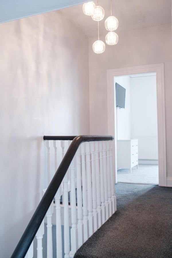 Gorgeous 3 Bedroom Victorian Townhouse ลิสเบิร์น ภายนอก รูปภาพ