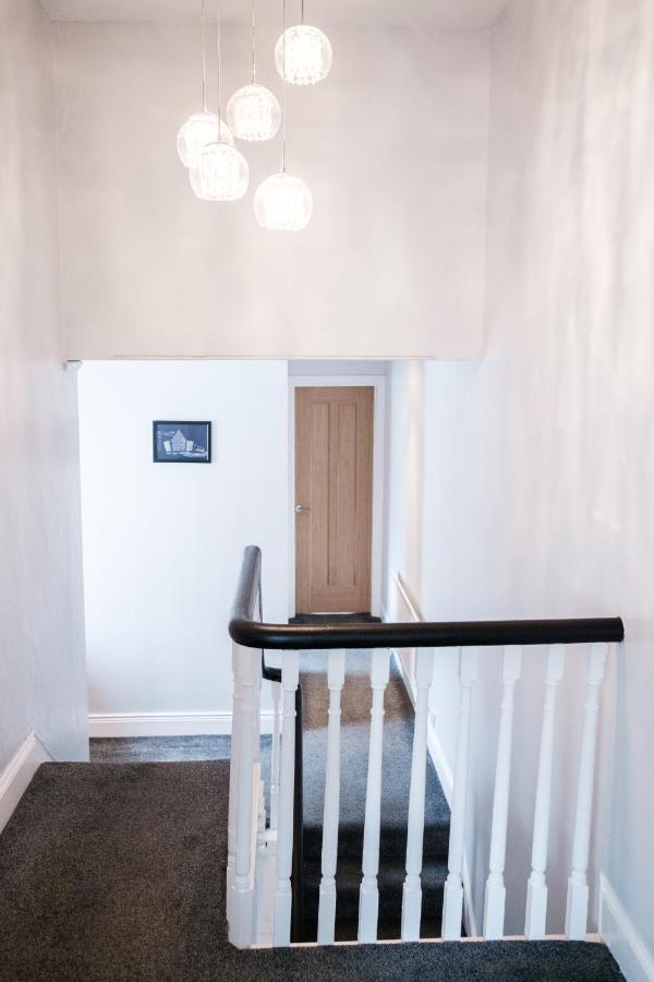 Gorgeous 3 Bedroom Victorian Townhouse ลิสเบิร์น ภายนอก รูปภาพ