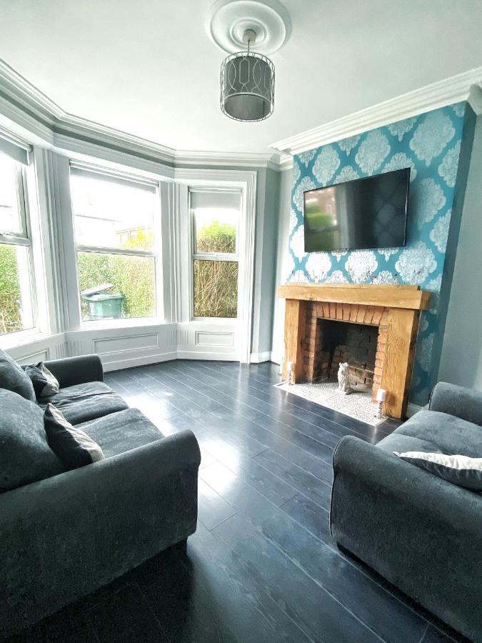 Gorgeous 3 Bedroom Victorian Townhouse ลิสเบิร์น ภายนอก รูปภาพ