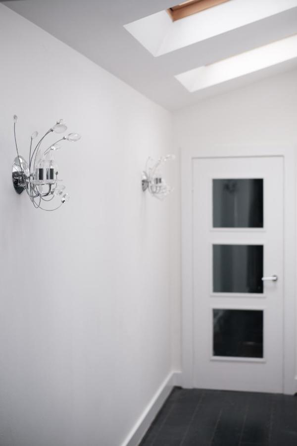 Gorgeous 3 Bedroom Victorian Townhouse ลิสเบิร์น ภายนอก รูปภาพ